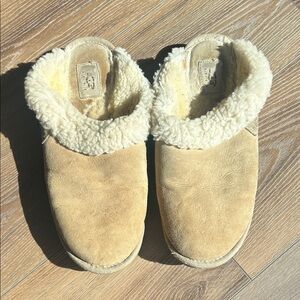 Cozy Shearling-Lined Tan Slippers